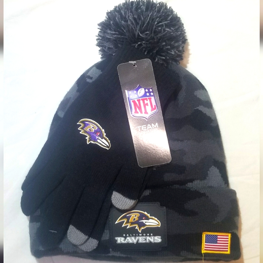 •OFFICIAL NFL TEAM APPAREL. • Baltimore Ravens. Beanie glove combo.